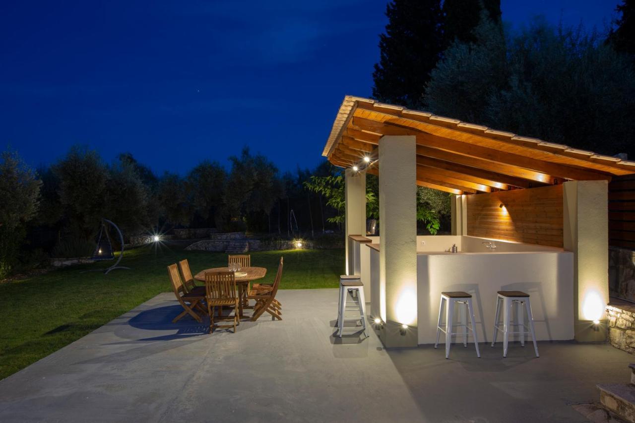 Villa Artemis Nikiana Bagian luar foto