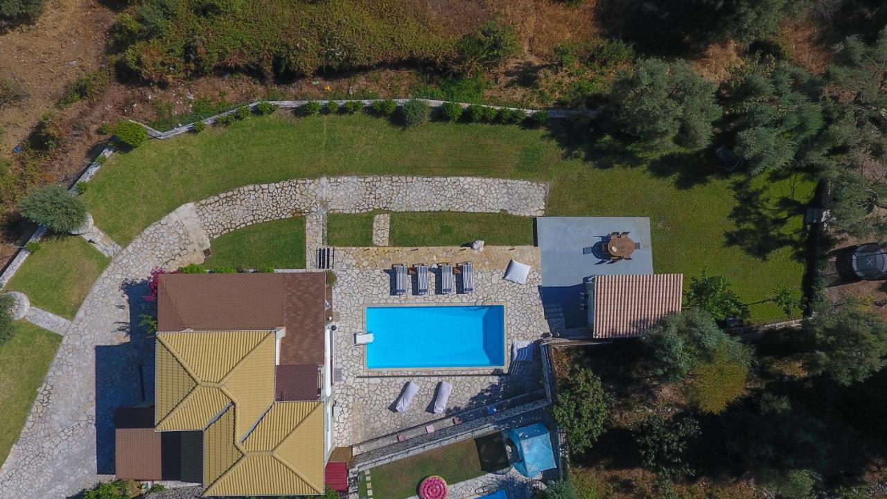 Villa Artemis Nikiana Bagian luar foto