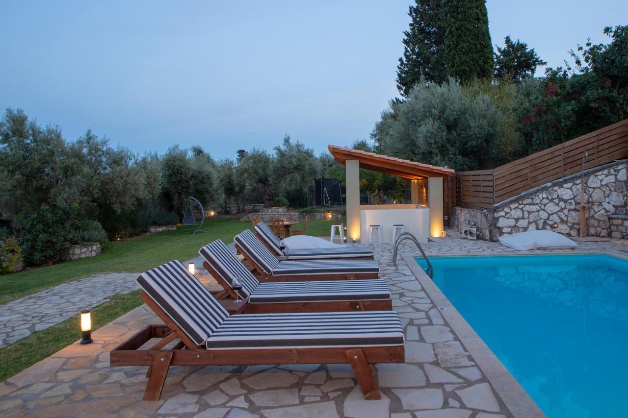 Villa Artemis Nikiana Bagian luar foto